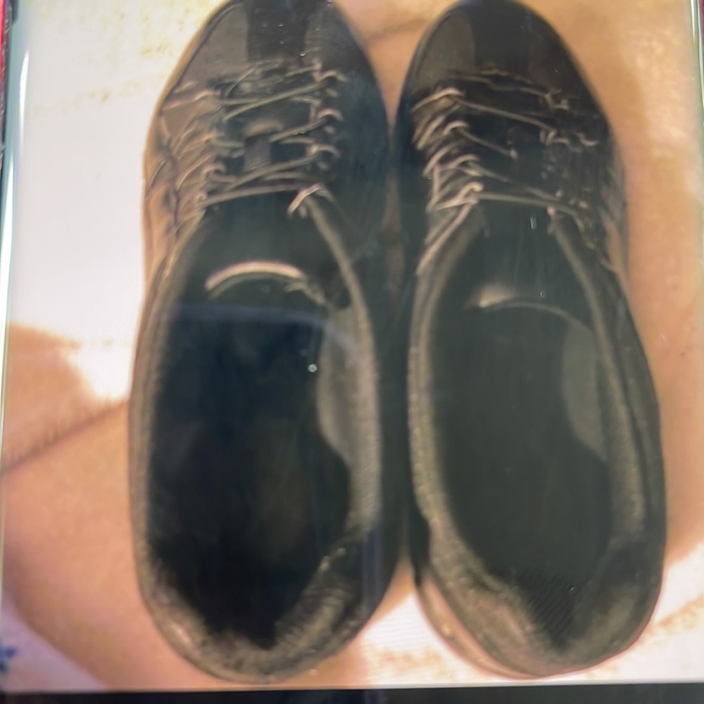 MOVING SALE NO HAGGLING SAFE STEP WOMEN 8.5 BLACK SLIP ON SNEAKER WITH CUSHIONS.